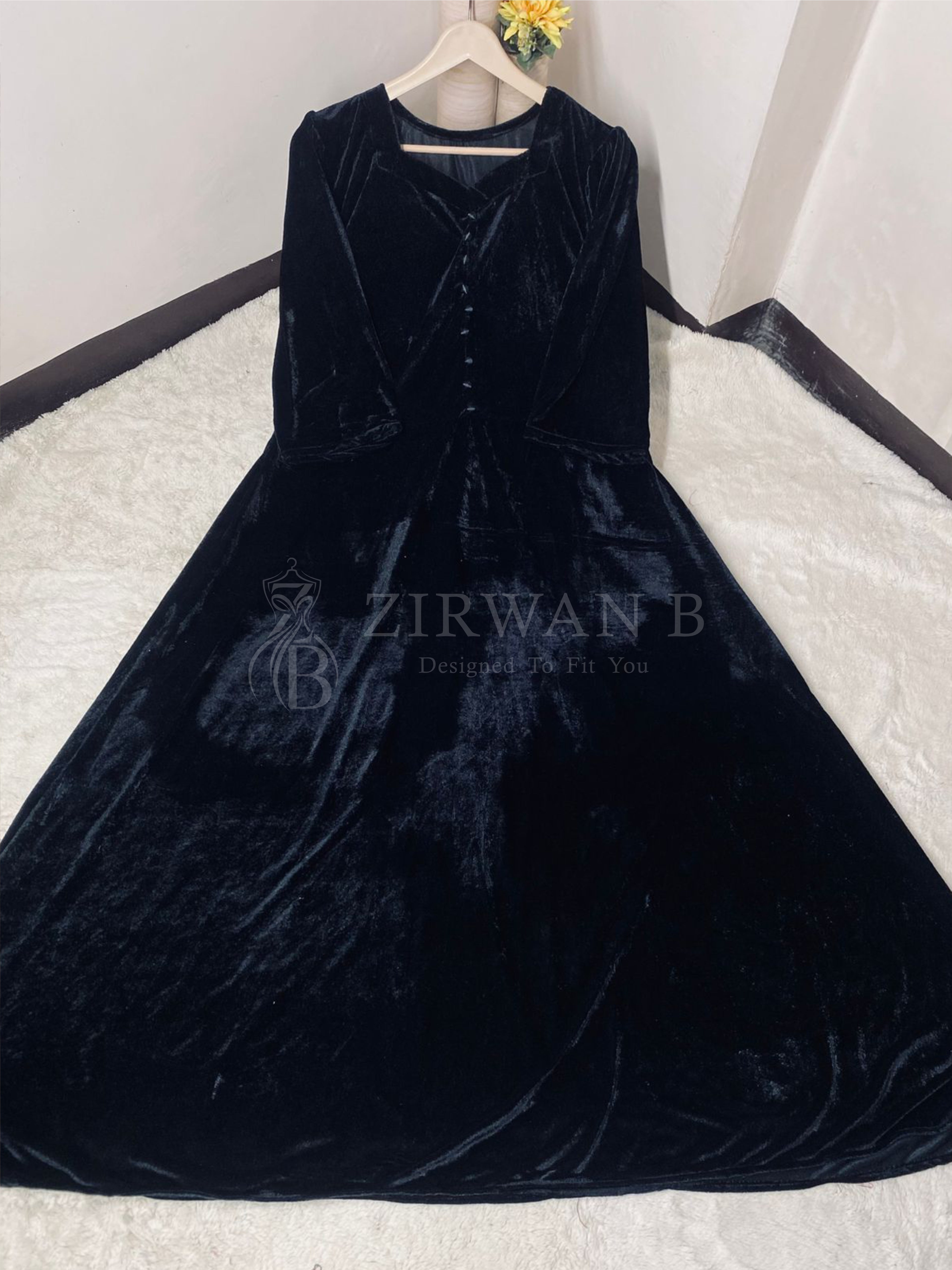 Vintage-Inspired Velvet Sweetheart Maxi Dress