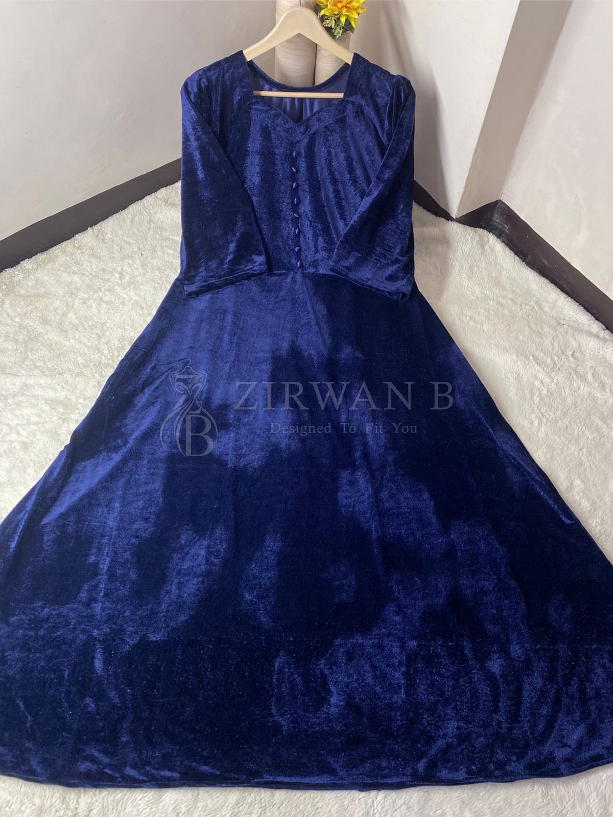 Vintage-Inspired Velvet Sweetheart Maxi Dress