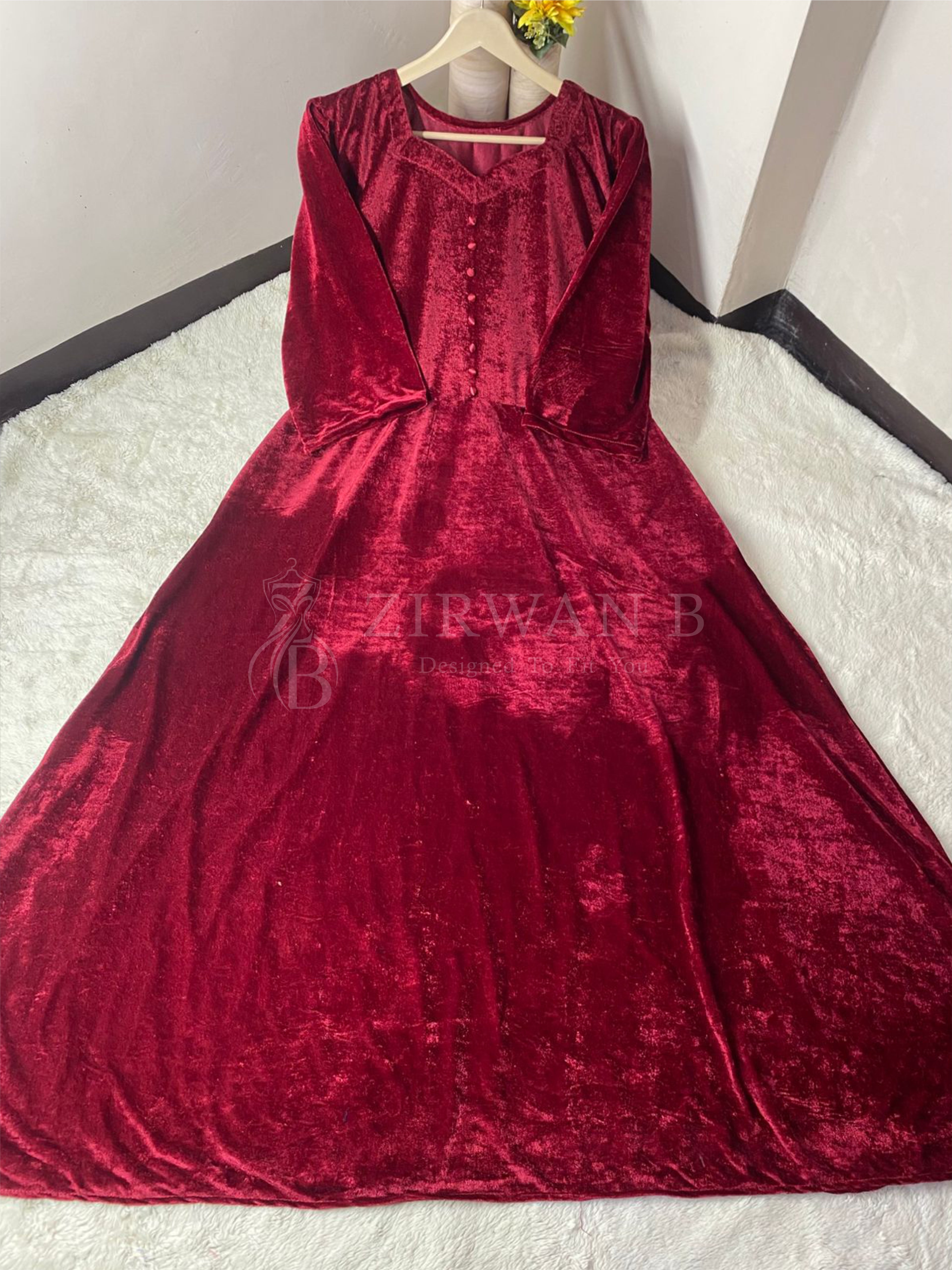 Vintage-Inspired Velvet Sweetheart Maxi Dress