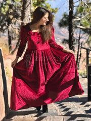 Vintage-Inspired Velvet Sweetheart Maxi Dress